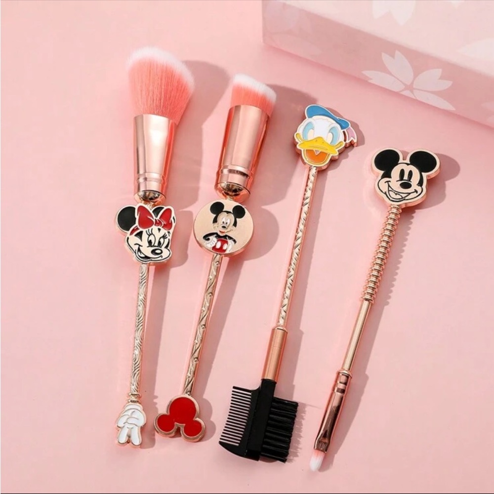 Disney Mickey and Friends Makeup Brush Set - Picture 11 of 13